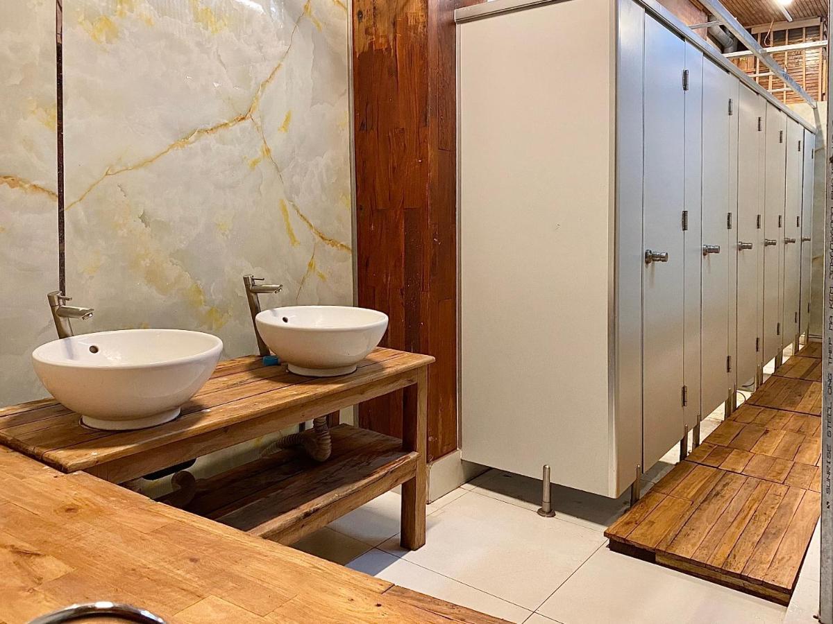 The Gk House Hostel, Ecolliving, Central City, Natural Wooden, Chill View Rooftop, Restaurant And Cocktail Bar Ciudad Ho Chi Minh  Exterior foto