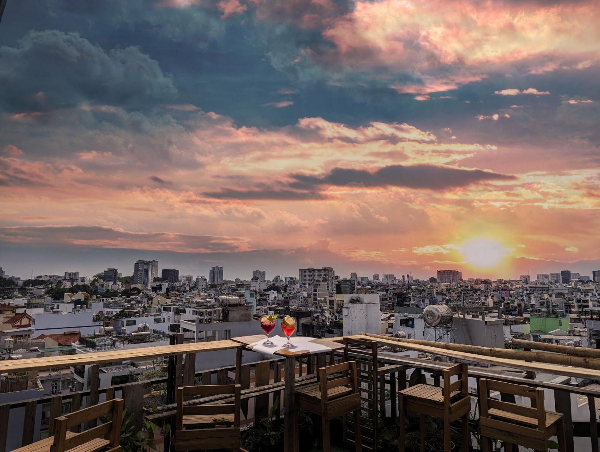 The Gk House Hostel, Ecolliving, Central City, Natural Wooden, Chill View Rooftop, Restaurant And Cocktail Bar Ciudad Ho Chi Minh  Exterior foto